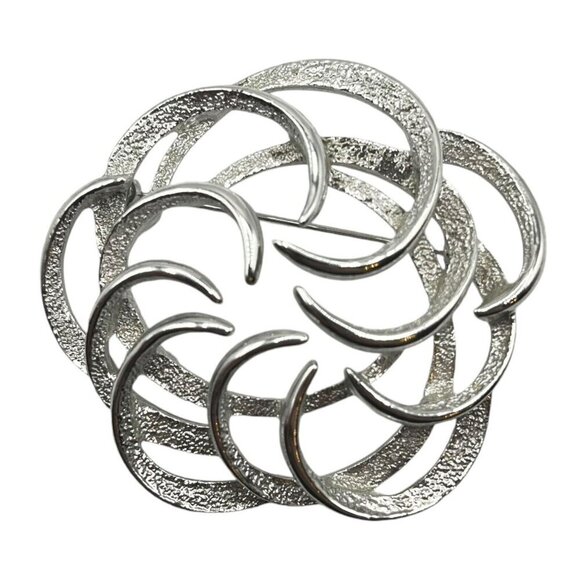 Vintage Sarah‎ Coventry Jewelry Brooch Silver Tone Signed Swirl Pin Costume - Picture 1 of 4